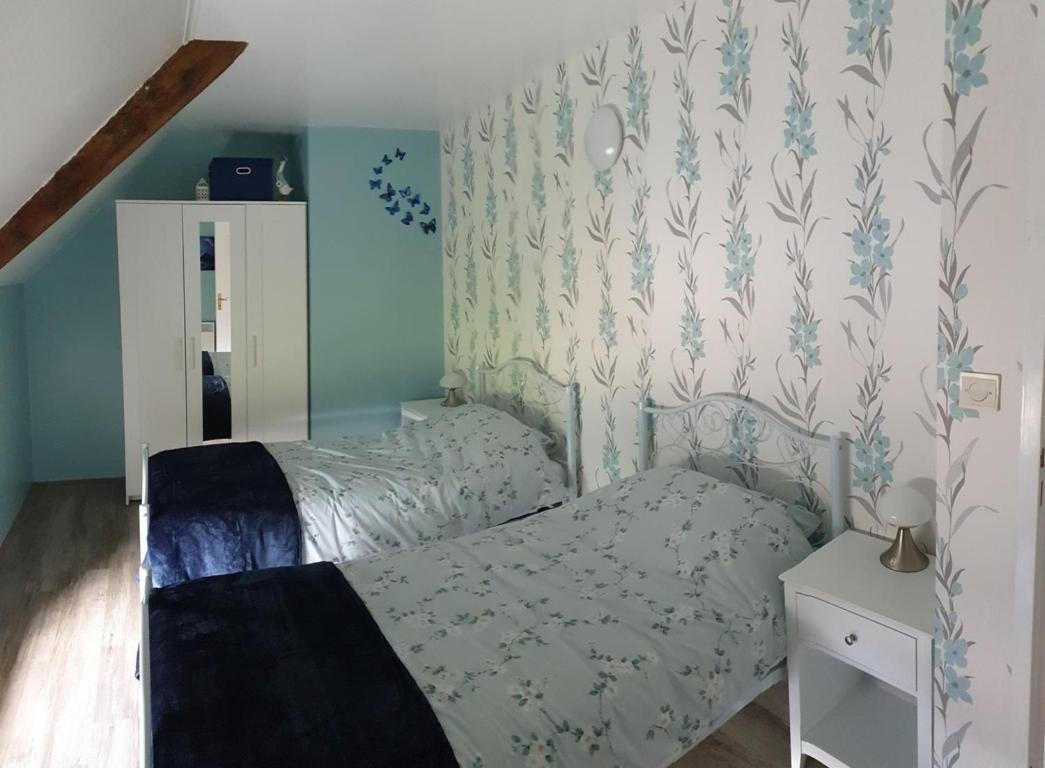 Charming Traditional 2-Bed Cottage Near Plemet Экстерьер фото